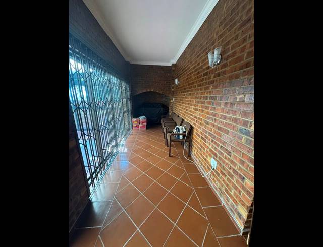 4 BEDROOM HOUSE FOR SALE IN CLUBVILLE